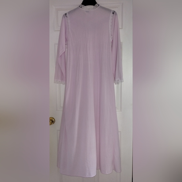 Vintage Bernette Women's Nightgown - Picture 2 of 8